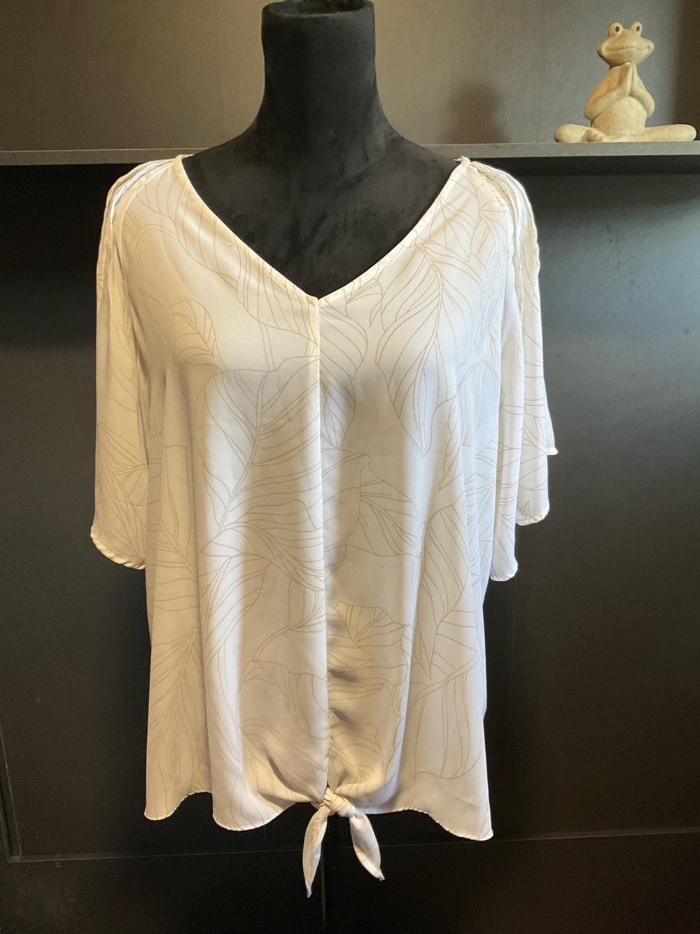Liz Claiborne M winter white front tie semi sheer top with tan leaf print